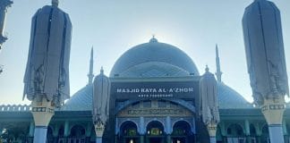 Masjid Al-Azhom Destinasi Religi Memiliki Kubah Terbesar Se-Asia Masjid Al-Azhom Destinasi Religi Memiliki Kubah Terbesar Se-Asia