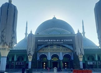 Masjid Al-Azhom Destinasi Religi Memiliki Kubah Terbesar Se-Asia Masjid Al-Azhom Destinasi Religi Memiliki Kubah Terbesar Se-Asia