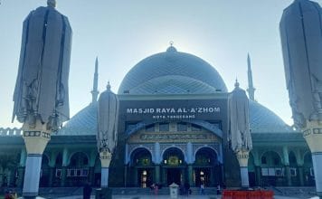 Masjid Al-Azhom Destinasi Religi Memiliki Kubah Terbesar Se-Asia Masjid Al-Azhom Destinasi Religi Memiliki Kubah Terbesar Se-Asia