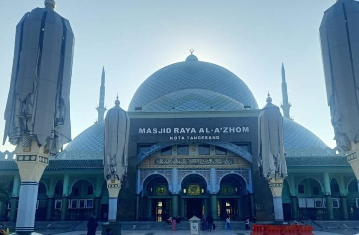 Al Azhom 1 Masjid Al-Azhom Destinasi Religi Memiliki Kubah Terbesar Se-Asia